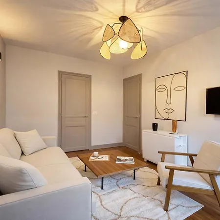 Arc De Triomphe - Prestige With Lift For 5 شقة