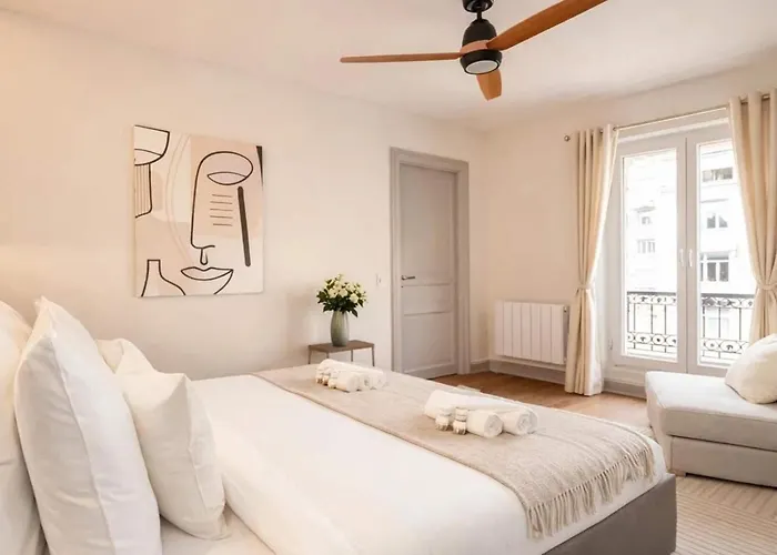 Arc De Triomphe - Prestige With Lift For 5 شقة