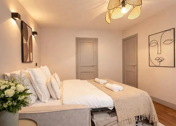 Arc De Triomphe - Prestige With Lift For 5 شقة