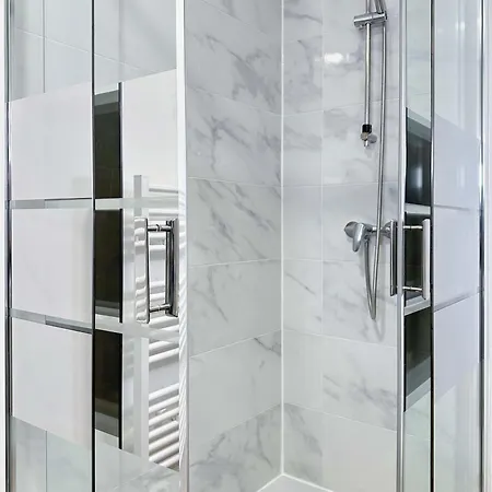 Arc De Triomphe - Prestige With Lift For 5 Daire